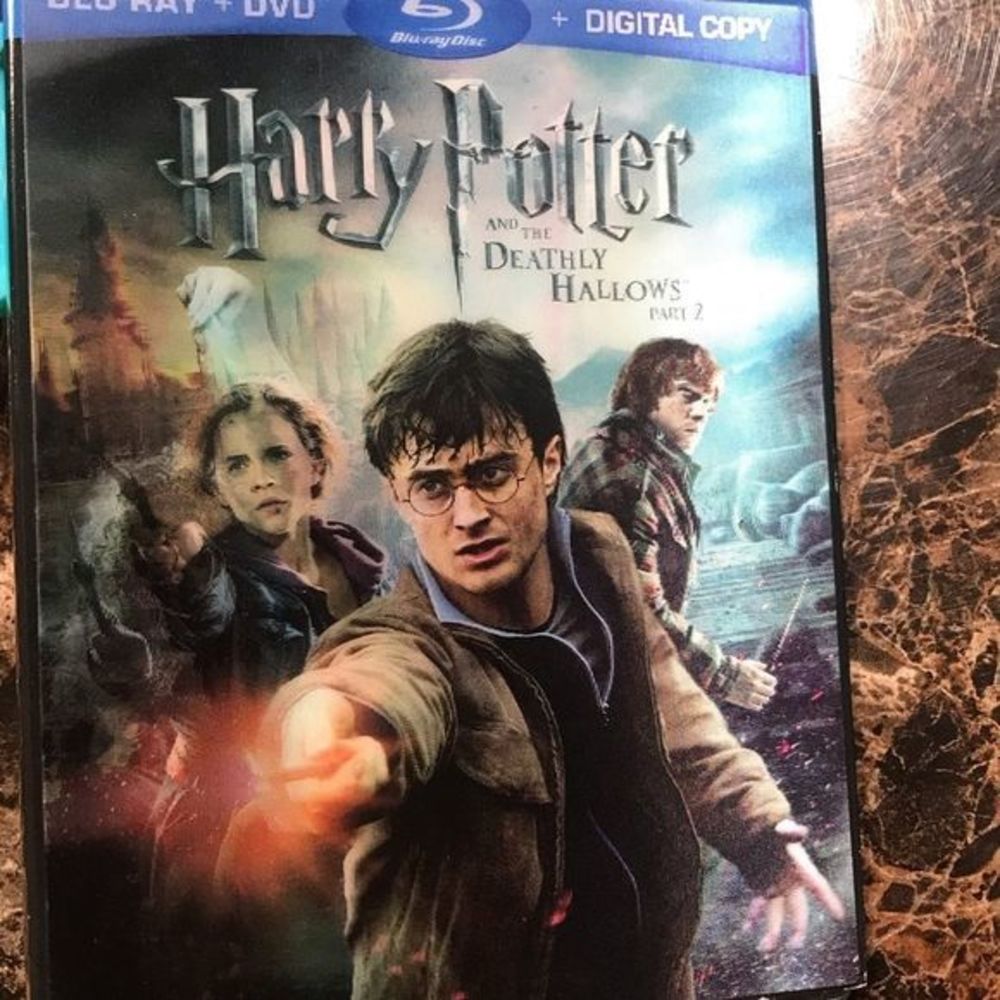 Harry Potter and the Deathly Hallows Part 2 Blu-Ray + DVD - Picture 2 of 5